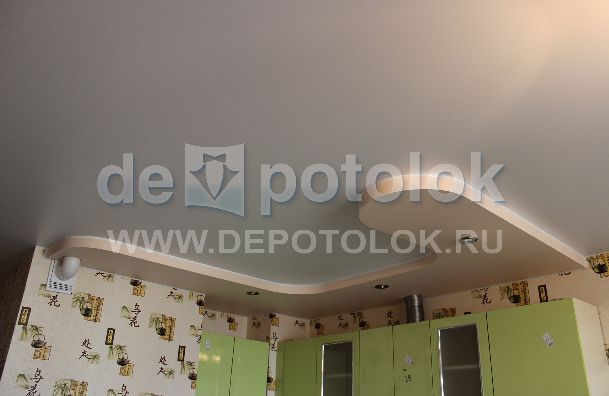 Матовый натяжной потолок на кухне